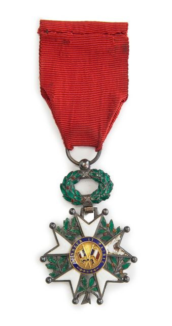 91 + 92 + 93 France Ordre de la Légion d'honneur. Deux étoiles de Chevalier, IIIè République. Argent, émail (reste), ruban. ME. Poids b