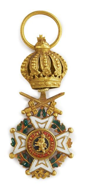 Italie Croix d'Officier de l'Ordre de la Couronne d'Italie et Croix d'Officier de l'Ordre de Léopold à titre militaire.