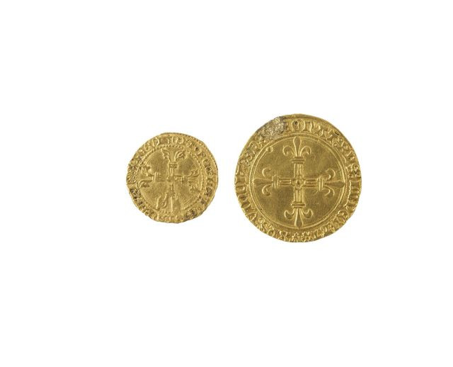 CHARLES VII (1422-1461). ½ écu d'or à la couronne. (Dy. 513A). CHARLES VIII (1483-1498). Ecu d'or au soleil. Points 12e/19e.  (Dy. 5...