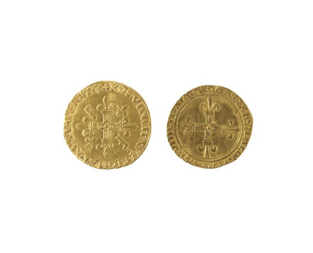 LOUIS XII. Ecu d'or au soleil. St Lô. (Dy. 750). FRANCOIS Ier. Ecu d'or au soleil. Lyon. (Dy. 775). 3,30 g. 3,39 g. Ens. 2 p. Presqu...