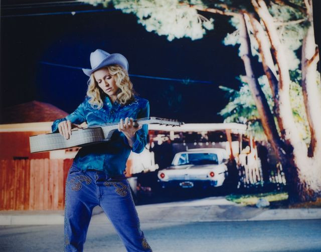 Jean-Baptiste MONDINO (Né en 1949) MADONNA, GUITARE, 2002 Tirage chromogénique sous diasec