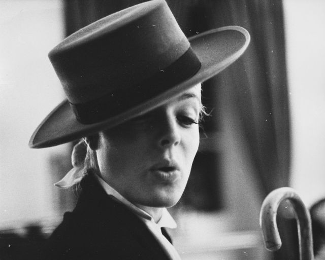 Milton H. GREENE (1922-1985) ROMY SCHNEIDER, MONTÉ CARLO – 1963 Six tirages argentiques d'époque Tampon du photographe à l’encre rouge