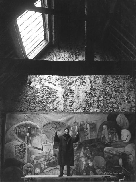 Denise COLOMB (1902-2004) ROBERTO MATTA DANS SON ATELIER 1954 Grand tirage argentique d’exposition