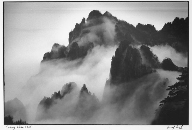 Marc RIBOUD (Né en 1923) HUANGSHAN, CHINE – 1965 Tirage argentique