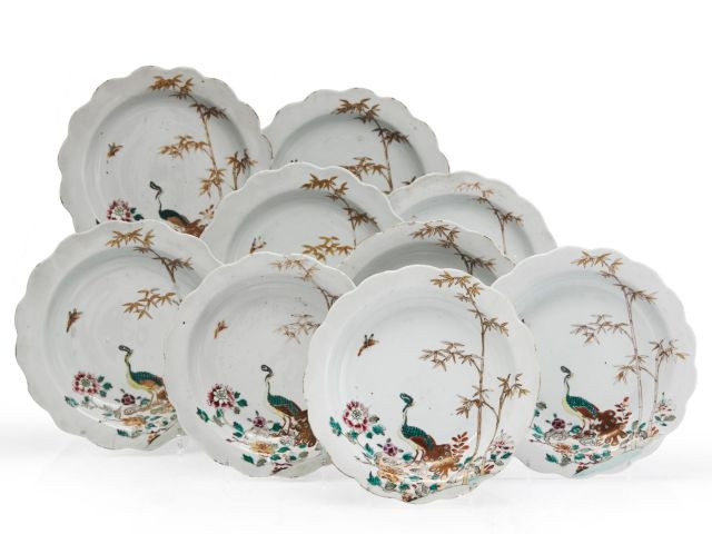 NEUF ASSIETTES À SOUPE EN PORCELAINE FAMILLE ROSE, CHINE, DYNASTIE QING, XVIIIe SIÈCLE