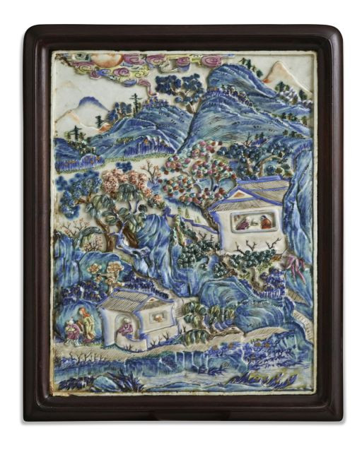 PLAQUE EN PORCELAINE POLYCHROME ENCADRÉE, CHINE, DYNASTIE QING, XIXe SIÈCLE