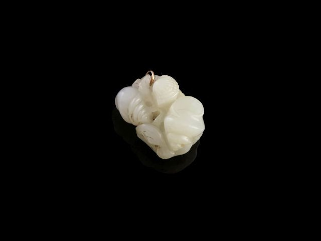 PENDENTIF EN JADE BLANC, CHINE