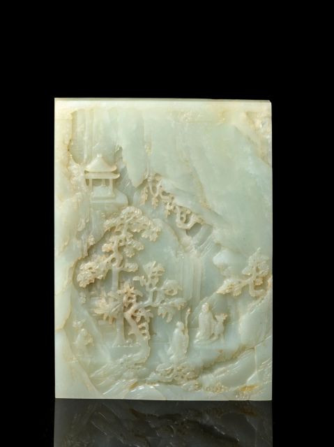 PAIRE DE PLAQUES EN JADE CÉLADON PÂLE SCULPTÉ, CHINE, DYNASTIE QING, ÉPOQUE QIANLONG (1736 - 1795)