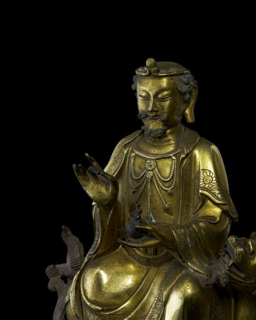 RARE STATUETTE D'AVALOKITESVARA ET QILIN EN BRONZE DORÉ, CHINE, DYNASTIE MING, DÉBUT DU XVIe SIÈCLE