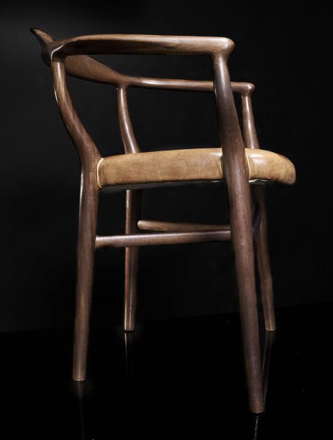 Finn JUHL (1912-1989) Rare fauteuil Mod. NV-44 dit "Bone Chair" - 1944 Structure en teck, revêtement en cuir d'origine cognac