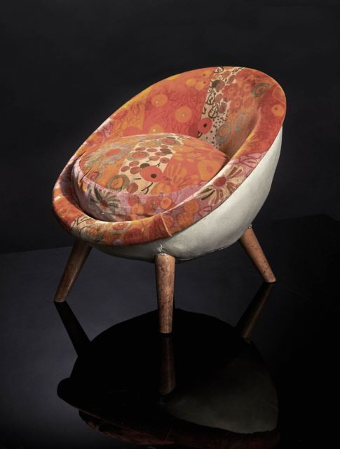 Jean ROYERE (1902 - 1981) Exceptionnelle version enfant du fauteuil "Oeuf" - 1953 Assise "coque" partiellement recouverte de tissu,...