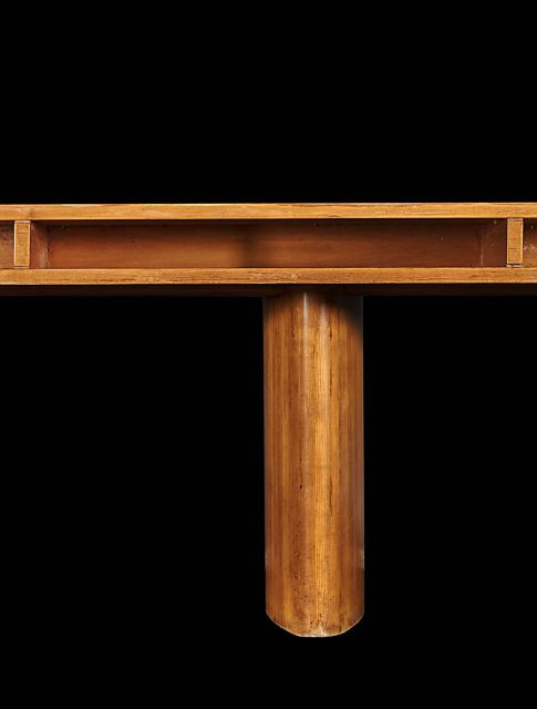 Charlotte PERRIAND (1903-1999) Importante table de conférence à double plateau - 1947 Double plateau en placage de bois, pieds oblon...