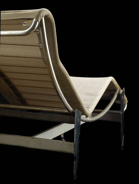 Charlotte PERRIAND, LE CORBUSIER & Pierre JEANNERET (1903-1999), (1887-1965) et (1896-1967) Chaise longue basculante "Thonet B306",...