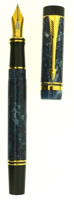 PARKER, Stylo plume Duofold Centenial saphir, résine marbrée bleu, deuxième série avec bagues en relief. Plume or 18 carats extra-fi...