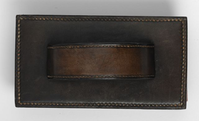 HERMES, buvard en cuir marron. Belle patine d'usage. 18,5 x 10 cm. Signé.