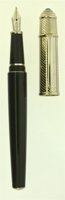 CARTIER	Diabolo, stylo plume de la collection Diabolo. Corps laqué noir et capuchon plaqué palladium avec un décor croisillons. Cabo...
