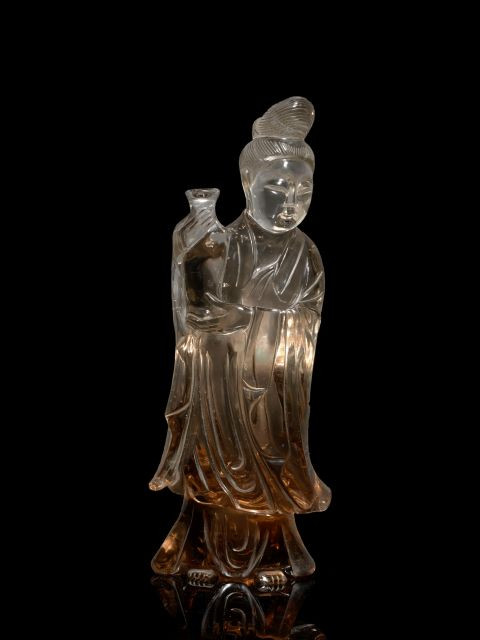 STATUETTE DE GUANYIN EN CRISTAL DE ROCHE LÉGÈREMENT FUMÉ, CHINE, XXe SIÈCLE