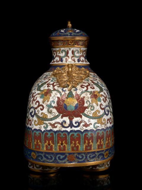 RARE GOURDE EN BRONZE DORÉ ET ÉMAUX CLOISONNÉS, CHINE, DYNASTIE QING, MARQUE ET ÉPOQUE QIANLONG (1736-1795)