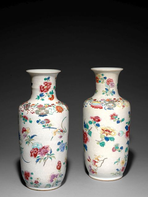 PAIRE DE VASES EN PORCELAINE FAMILLE ROSE, CHINE, XXe SIÈCLE