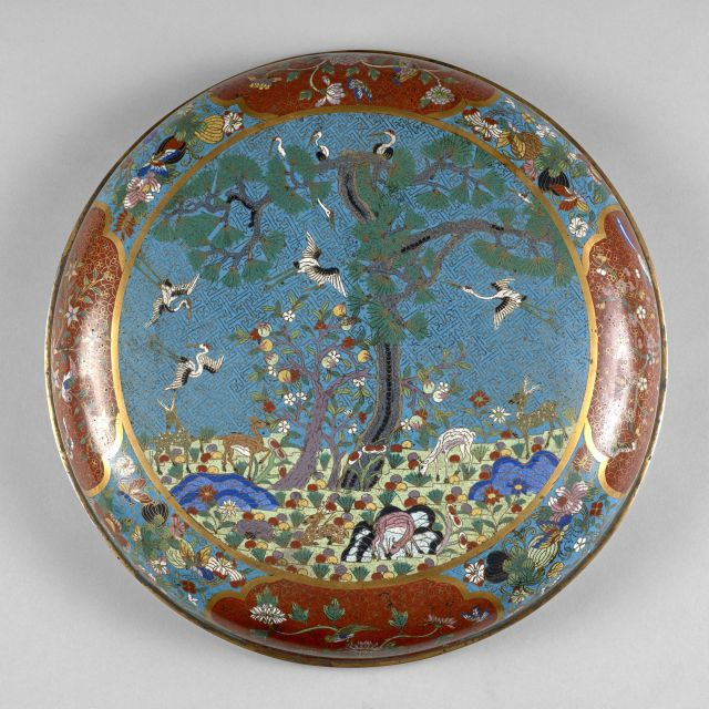 GRANDE BOÎTE COUVERTE EN BRONZE DORÉ ET ÉMAUX CLOISONNÉS, CHINE, DYNASTIE QING, XIXe SIÈCLE