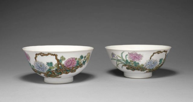 PAIRE DE BOLS EN PORCELAINE POLYCHROME, CHINE, DYNASTIE QING, MARQUE ET ÉPOQUE GUANGXU (1875-1908)