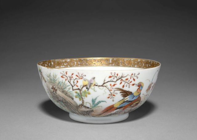 BOL EN PORCELAINE POLYCHROME, CHINE, PREMIÈRE MOITIÉ DU XXe SIÈCLE