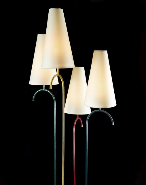 Jean ROYERE (1902 - 1981) Lampadaire dit "Jets d'eau" - 1950 Base et fûts en tubes d'acier laqué polychrome, bille en bois laqué ivo...