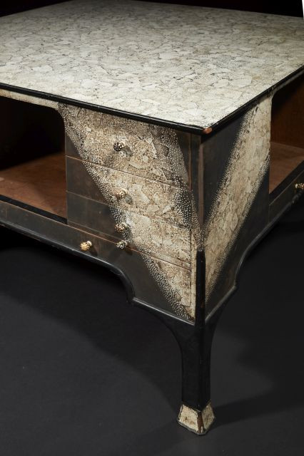 Jean DUNAND & Jean GOULDEN 1877-1942 & 1878-1947 Table basse, pièce unique - 1923. Offert par Jean Goulden à sa fille à l'occasion de s