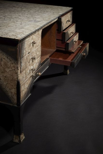 Jean DUNAND & Jean GOULDEN 1877-1942 & 1878-1947 Table basse, pièce unique - 1923. Offert par Jean Goulden à sa fille à l'occasion de s