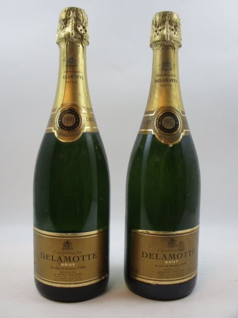 2 bouteilles CHAMPAGNE DELAMOTTE 1997 Blanc de Blancs (étiquettes abimées) (Cave 1)