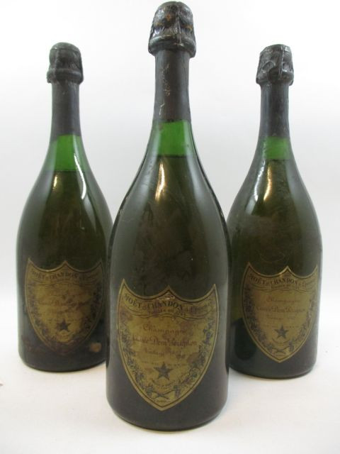 3 bouteilles CHAMPAGNE DOM PERIGNON 1962 (1 haute épaule