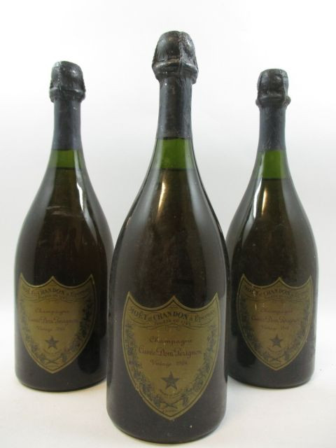 3 bouteilles CHAMPAGNE DOM PERIGNON 1964 (légèrement bas