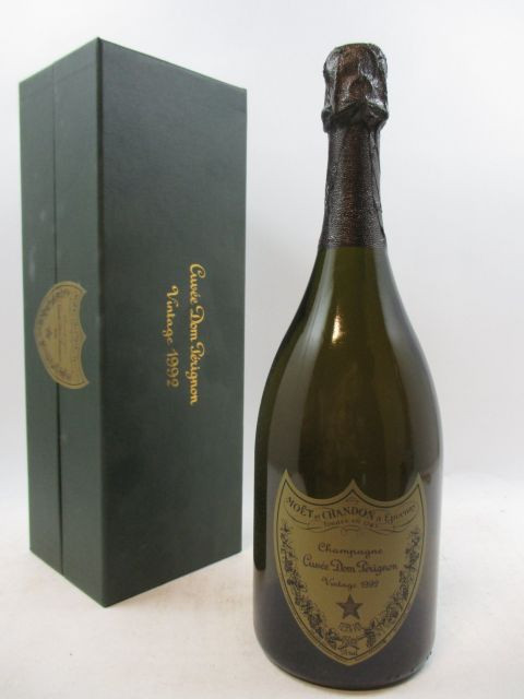 1 bouteille CHAMPAGNE DOM PERIGNON 1992 (étiquette et coffret abimés)