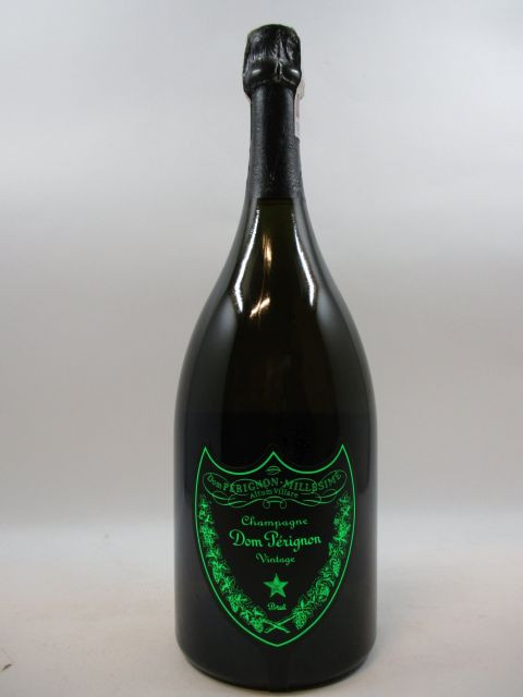 1 magnum CHAMPAGNE DOM PERIGNON 2005 Vintage - Luminous (Dom Pérignon Luminous comporte un étiquette fluorescente qui s'allume lorsqu'o