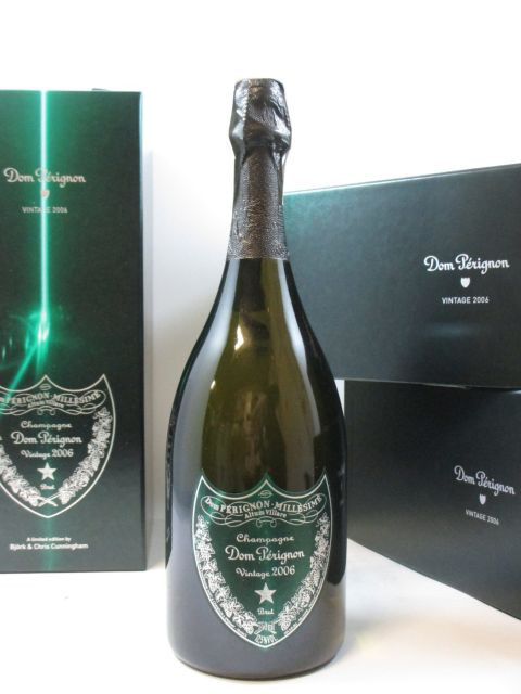 3 bouteilles CHAMPAGNE DOM PERIGNON 2006 Edition limitée "Altum Villare" "From Earth to Earth" Bjork & Chris Cunningham Coffret bois d