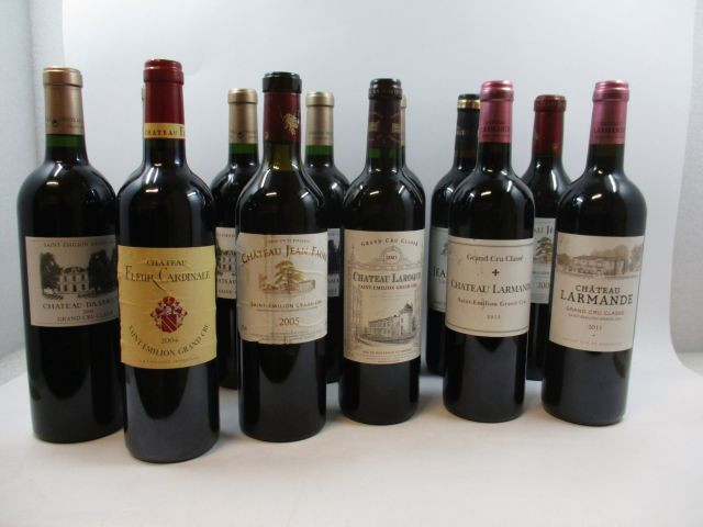 12 bouteilles 1 bt : CHÂTEAU DASSAULT 2003 GC Saint Emilion