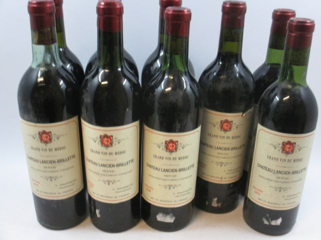 9 bouteilles 1 bt : CHÂTEAU LANCIEN-BRILLETTE 1952 Moulis (étiquette légèrement abimée)