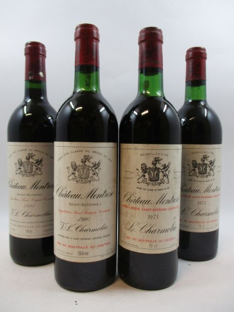 4 bouteilles 2 bts : CHÂTEAU MONTROSE 1975 2è GC Saint Estèphe (1 base goulot, 1 léger bas, étiquettes abimées, donr 1 capsule léger dé