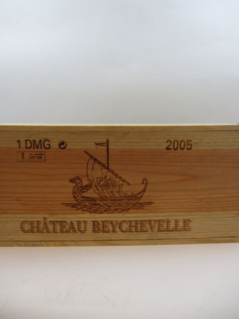 1 double magnum CHÂTEAU BEYCHEVELLE 2005 4è GC Saint Julien Caisse bois d'origine (Cave 6)