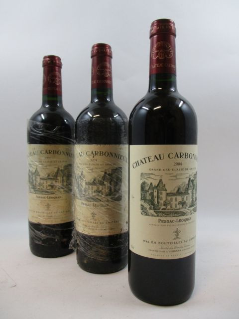 8 bouteilles CHÂTEAU CARBONNIEUX 2004 CC Pessac Léognan (dont 2 étiquettes abimées) (Cave 1)