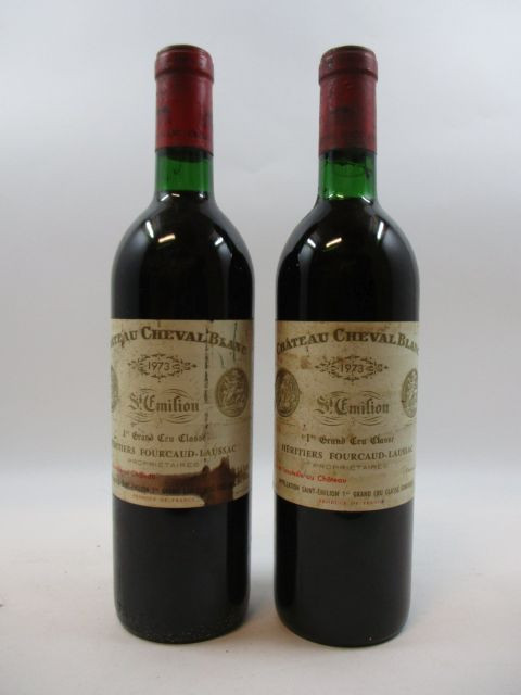 2 bouteilles CHÂTEAU CHEVAL BLANC 1973 1er GCC (A) Saint Emilion (1 légèrement bas