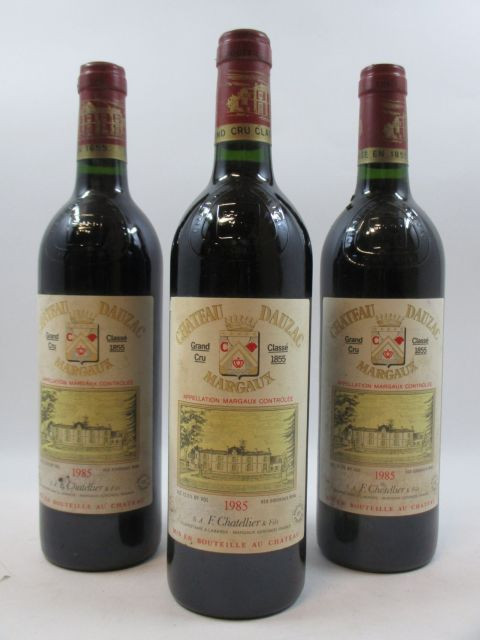 12 bouteilles CHÂTEAU DAUZAC 1985 5è GC Margaux (étiquettes léger tachées) (Cave 9)