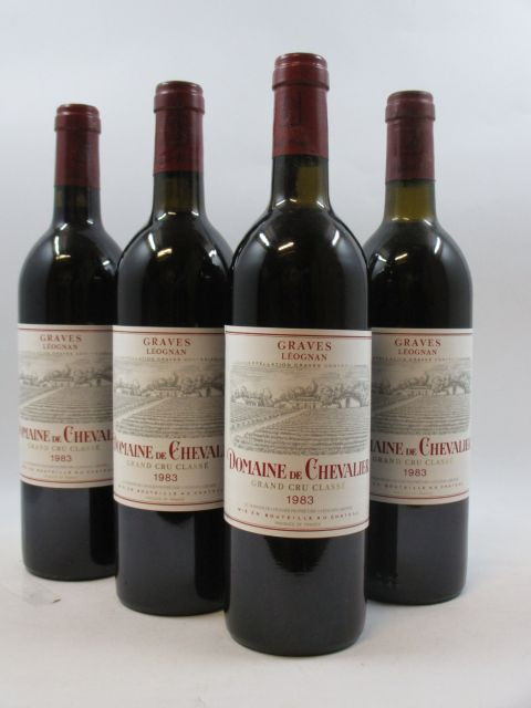 11 bouteilles DOMAINE DE CHEVALIER 1983 CC Pessac Léognan (5 base goulot) (Cave 11)