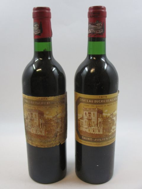 12 bouteilles CHÂTEAU DUCRU BEAUCAILLOU 1975 2è GC Saint Julien (base goulot