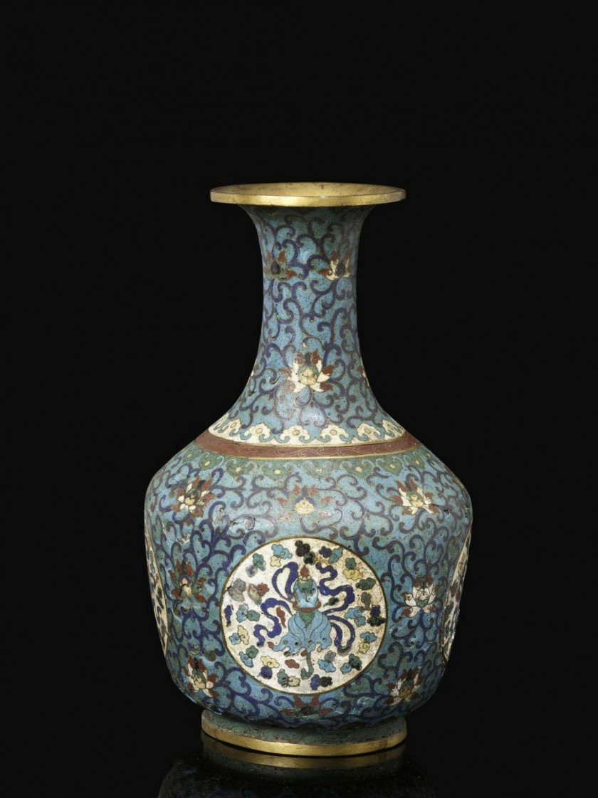 VASE EN BRONZE DORÉ ET ÉMAUX CLOISONNÉS, CHINE, DYNASTIE QING, XIXe SIÈCLE