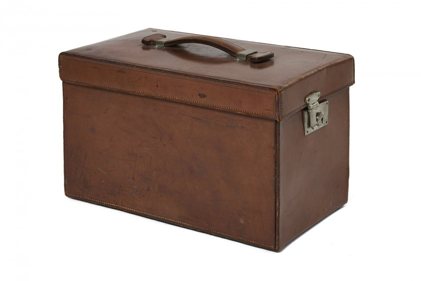 RARE NECESSAIRE A PIQUE " EN ROUTE "POUR DEUX PERSONNES  Travail Français, circa 1920