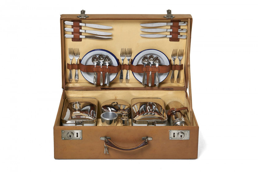 NECESSAIRE A PIQUE-NIQUE POUR SIX PERSONNES