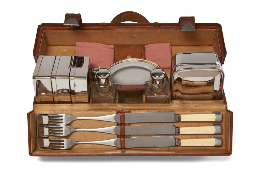NECESSAIRE A PIQUE-NIQUE POUR TROIS PERSONNES