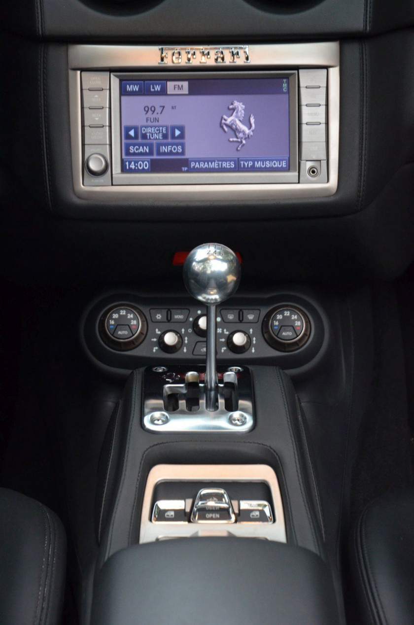 2010 Ferrari California coupé-cabriolet Pininfarina