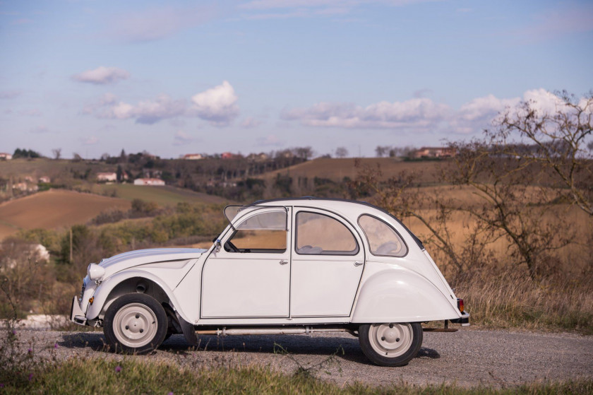 1987 Citroën 2 CV AZKA No reserve Carte grise françaiseChâssis n° VF7AZKA00KA206940- Collection Trigano- 1ère main !- 11 206 km d'origi